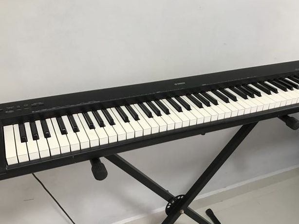Piano Digital Yamaha NP 30 76 teclas