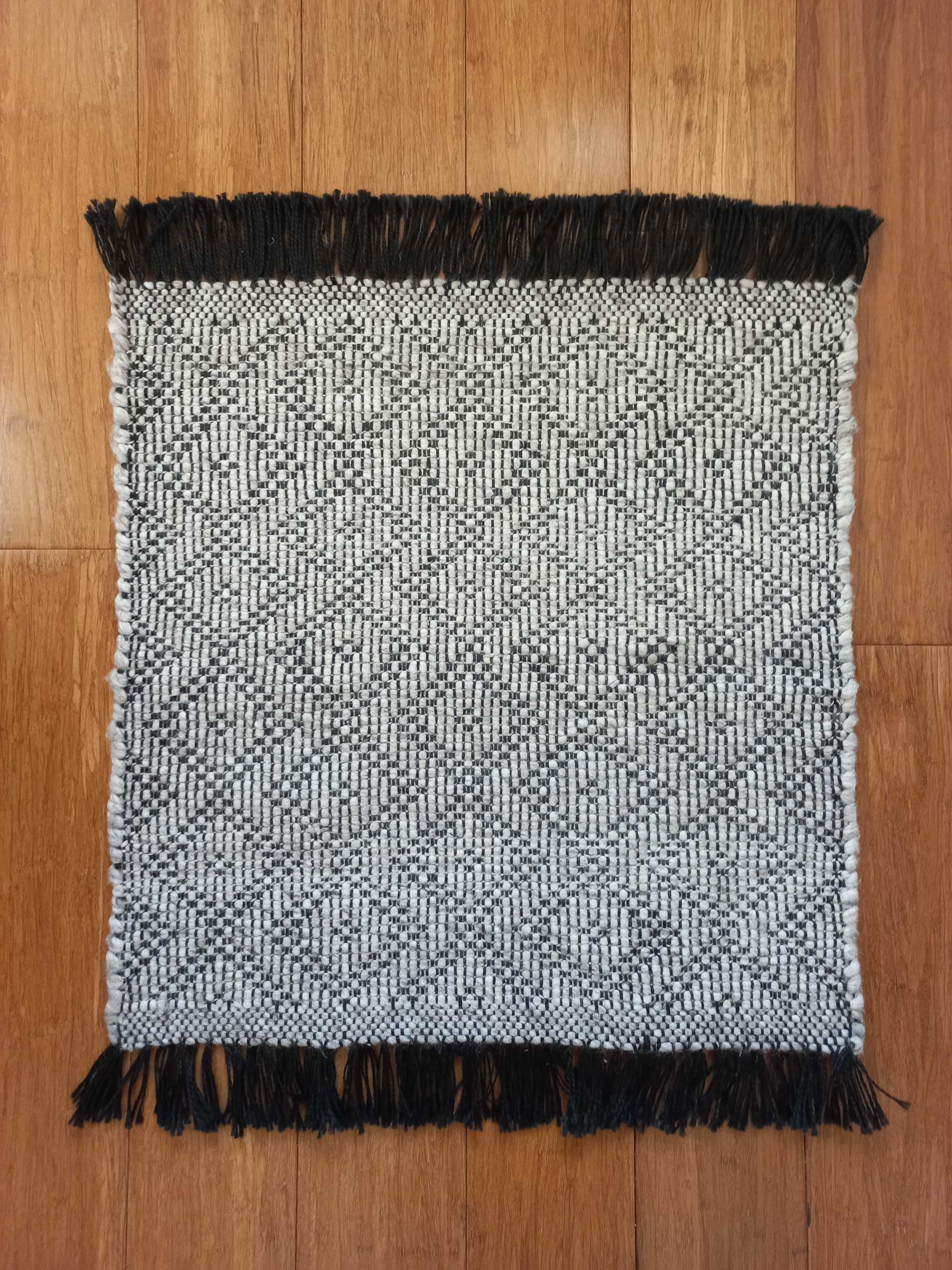 Dwa dywaniki z wełny indyjskiej 60x60 cm