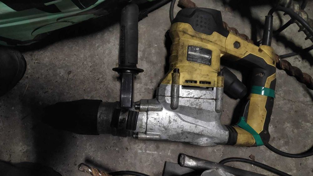 Аренда инструмента: бетонолом, перфоратор, болгарка,  лестница (3х11),