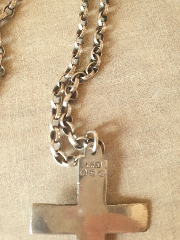 Krzyż i łańcuszek ze srebra