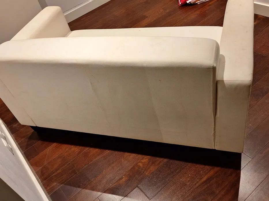 Sofa branco 2 lugares ( 145x70cm)