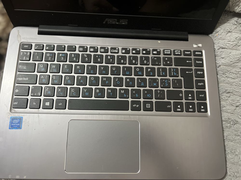 Ноутбук Asus в гарному стані