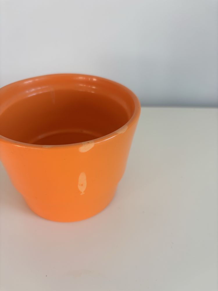 pomarańczowa doniczka osłonka średnic 12 cm wysokość 9 cm