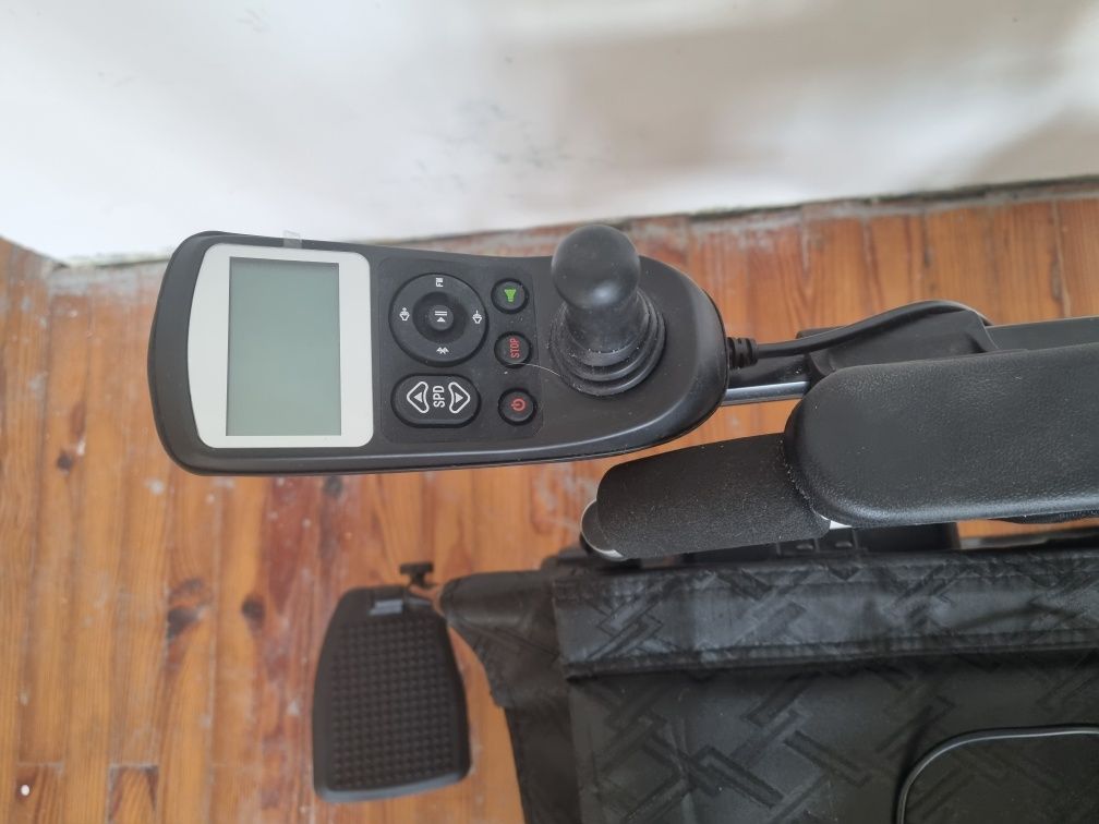 Wózek inwalidzki elektryczny