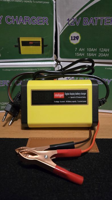 Carregador de Bateria de Carro e Mota 12V e 2AH NOVO