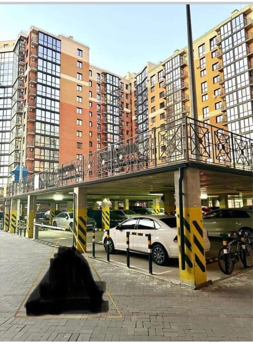 Паркінг Яровиця паркомісце