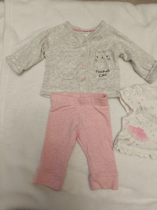 Komplet dla niemowlaka bluza, getry, koszulka plus gratis czapeczka