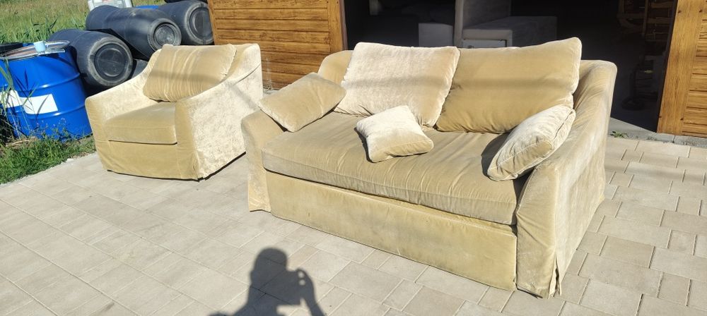 Sofa z funkcją spania i fotel.