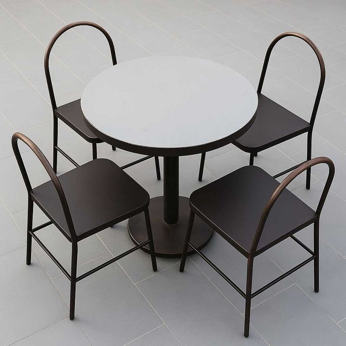 Conjunto de 6 Mesas e 24 Cadeiras em Ferro