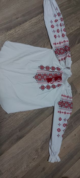 Вишиванка для дівчинки  .Дуже гарна