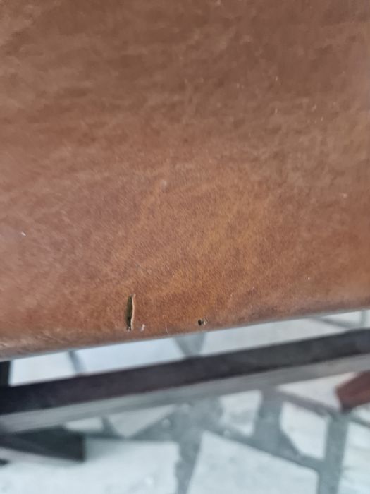 Duas cadeiras de madeira