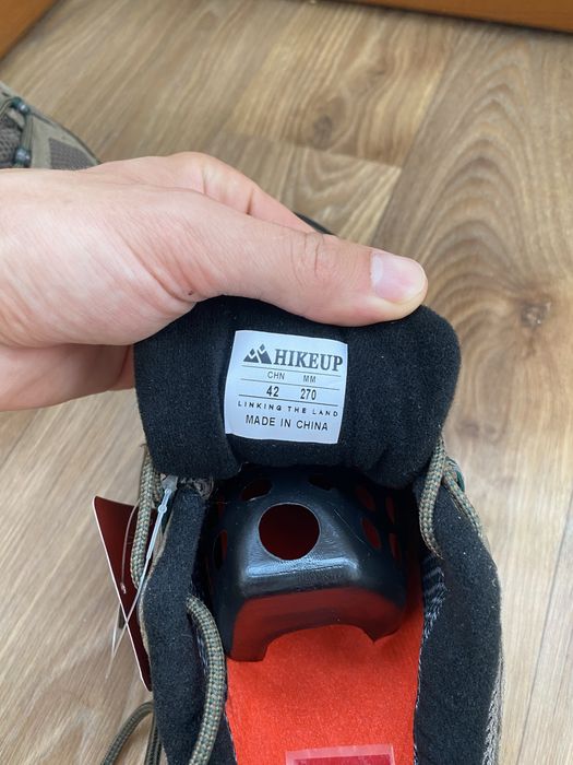 Нові трекінгові кросівки HIKEUP