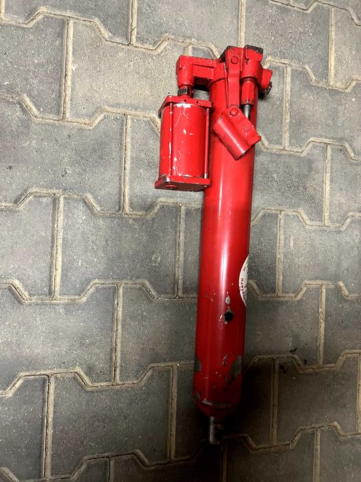 Rozpieraki blacharskie 20T, pompa hydrauliczna, prasa 30T, żuraw 8T