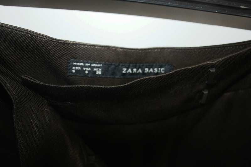 Calças castanhas acetinadas por usar da ZARA tamanho S