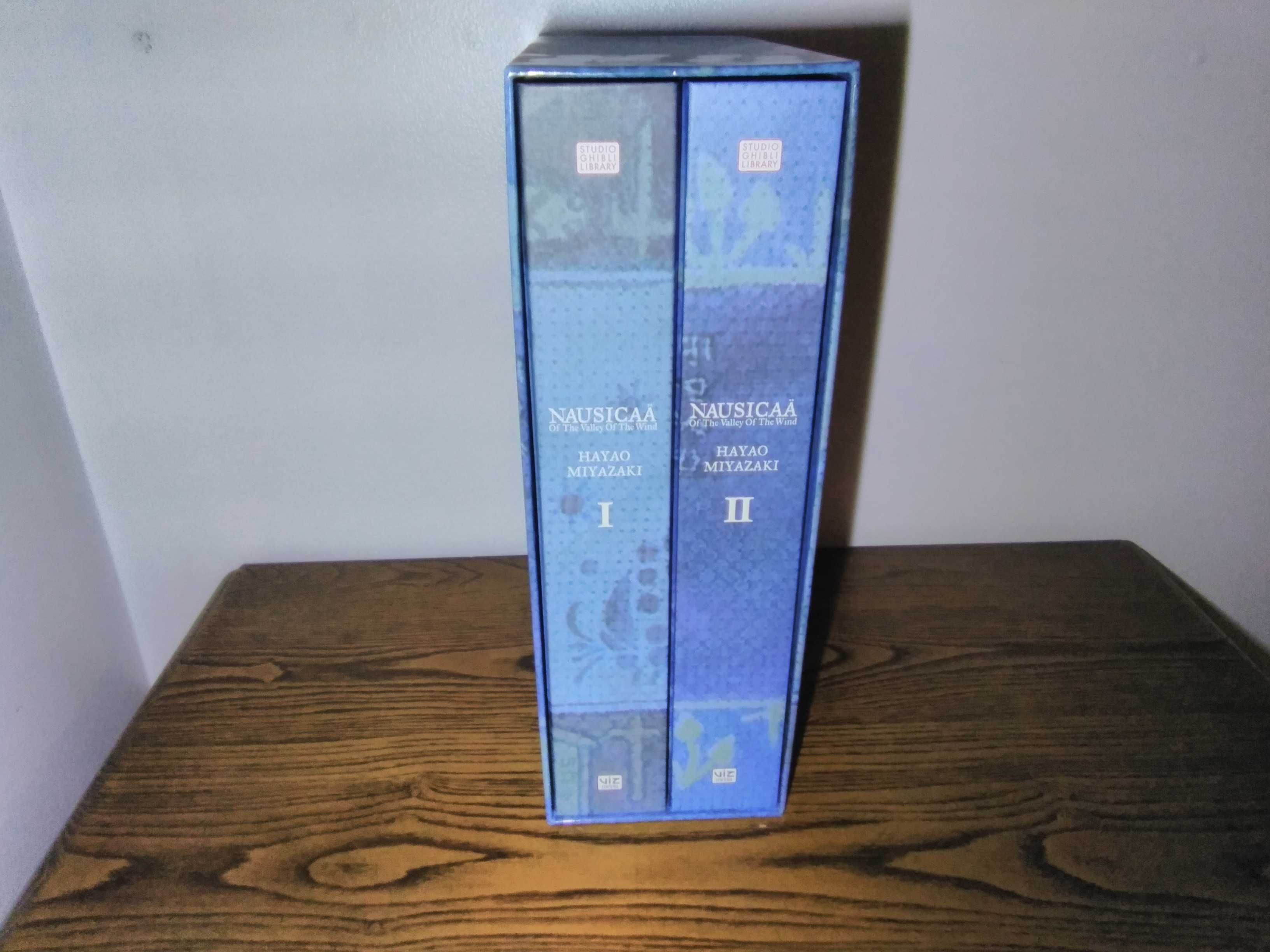 várias box sets manga