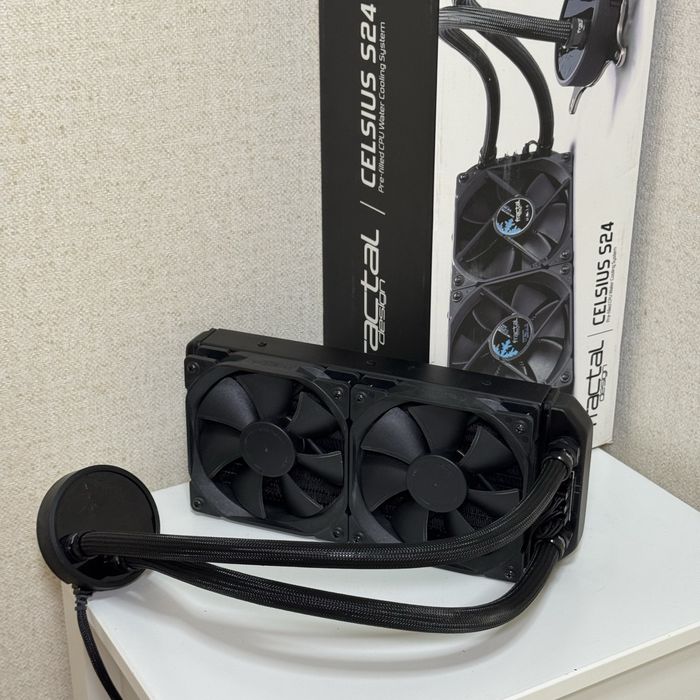 Якісна водянка Fractal Design 240mm водяное охлождение, кулер