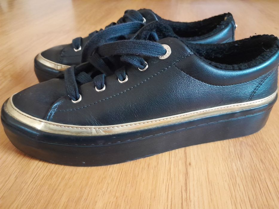 Кросівки Tommy Hilfiger.