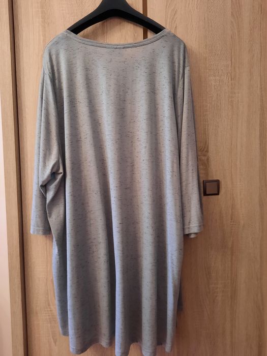 Rozm.58 szara tunika z napisem