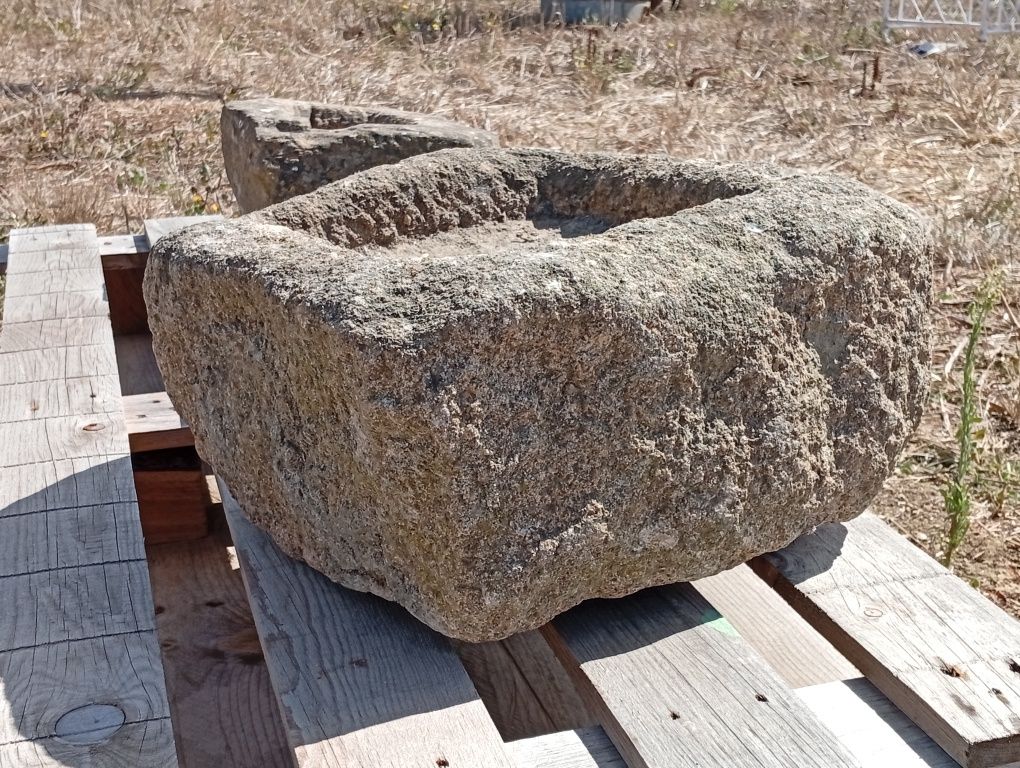 Pias   em  pedra