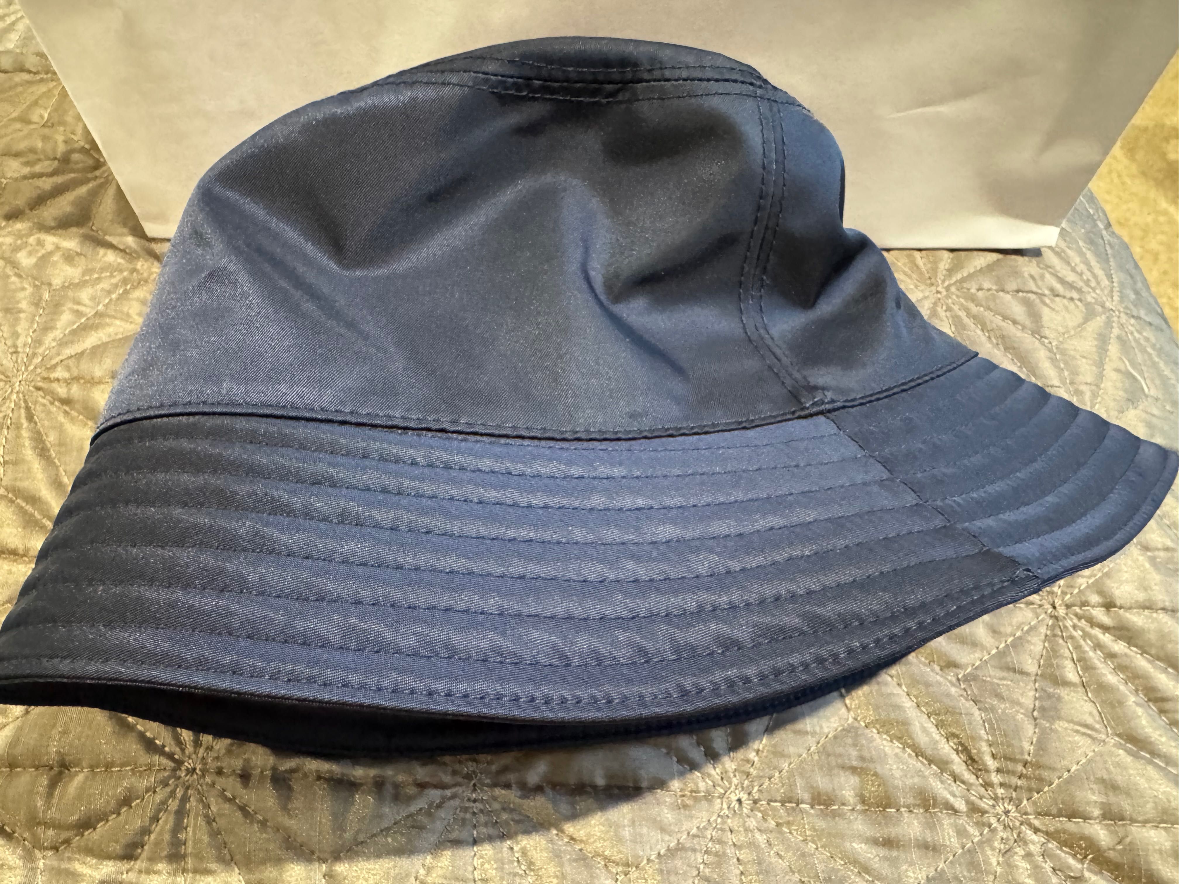 Prada Re Nylon kapelusz unisex wodoodporny M logo oryginalny z metkami