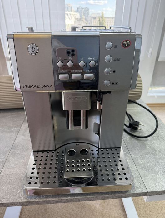 Кавомашина Delonghi Primadonna