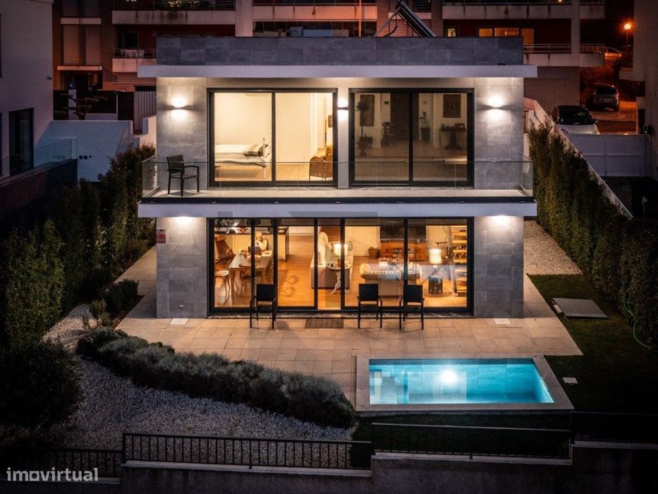 Belíssima Moradia T3 Independente com Piscina, no Estoril