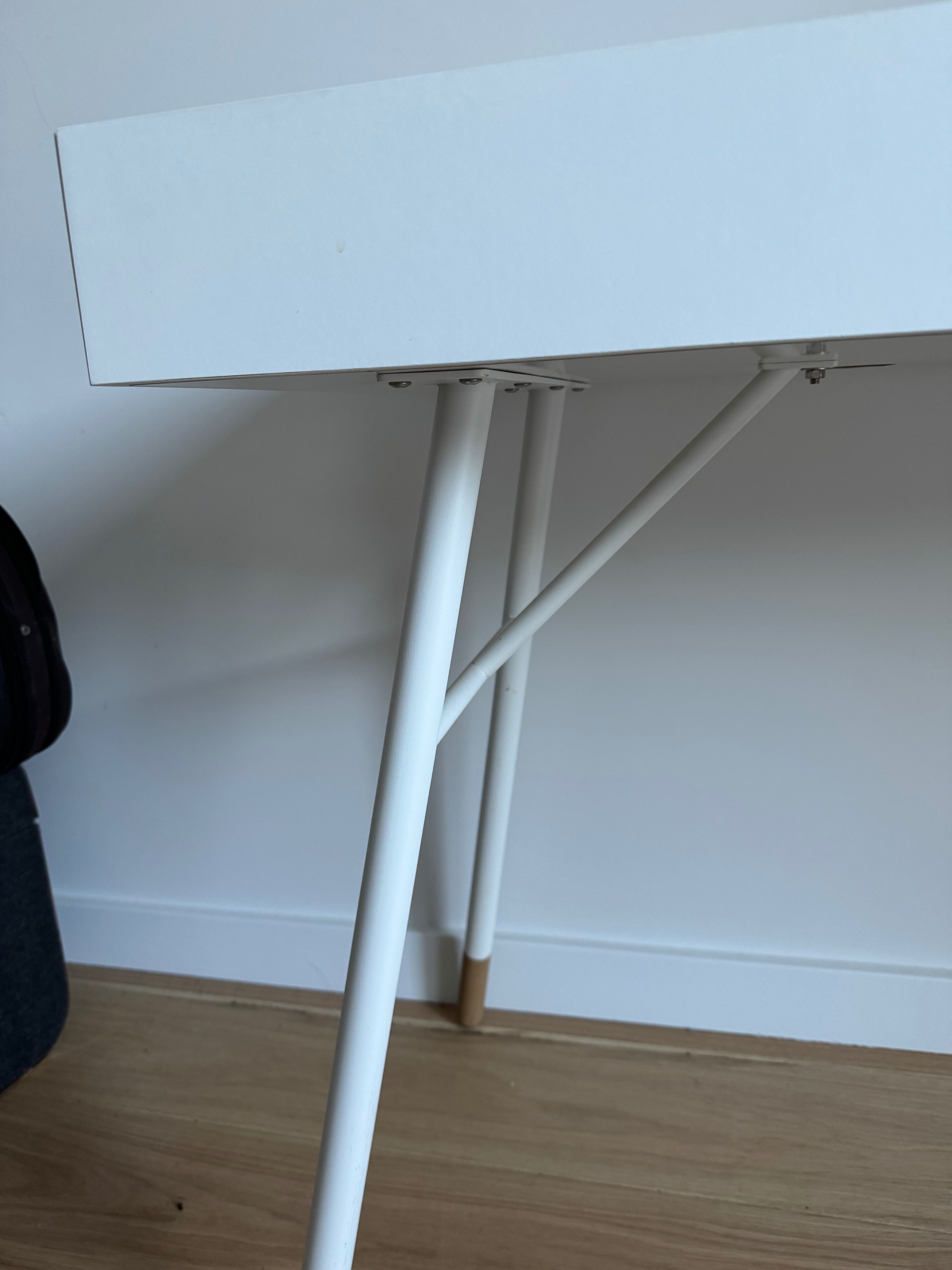 Secretária Cupertino BoConcept em estado novo