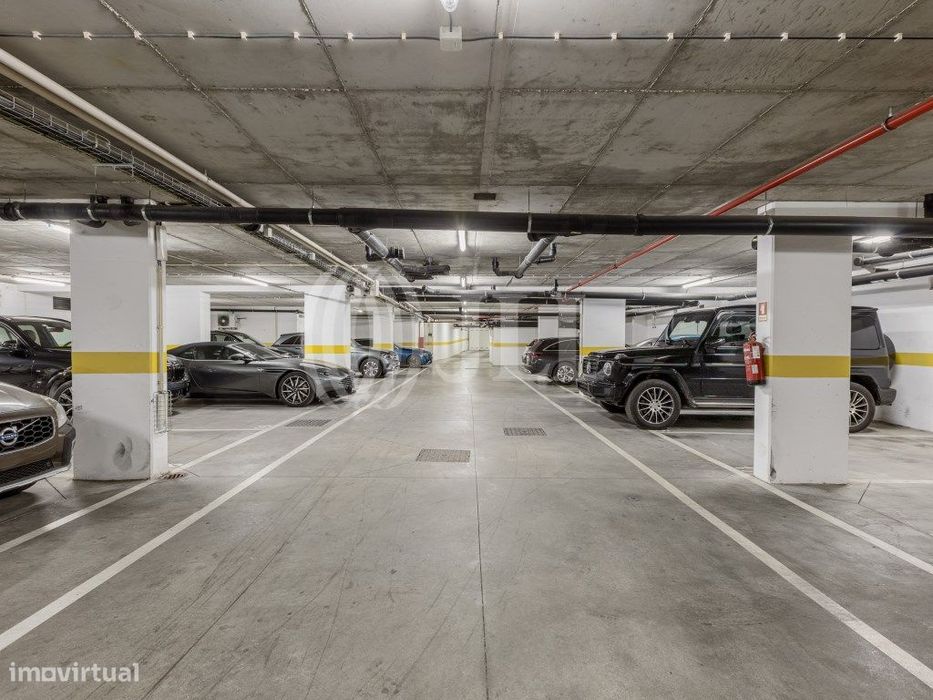 Lugar de estacionamento privativo, em Alcântara, Lisboa