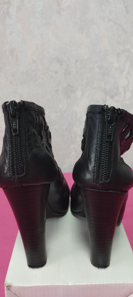 Шкіряні ботильйони Calvin Klein р.37 та шкіряні сабо р.39