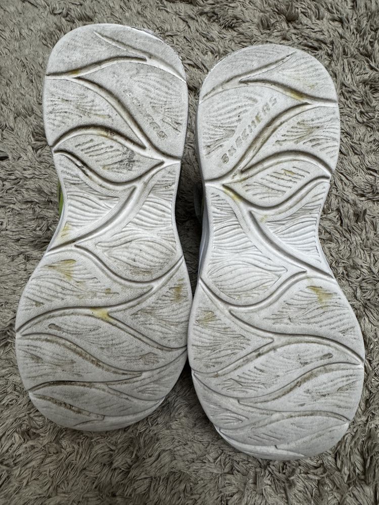 Поодам бу кроссовки skechers 20,5 cm