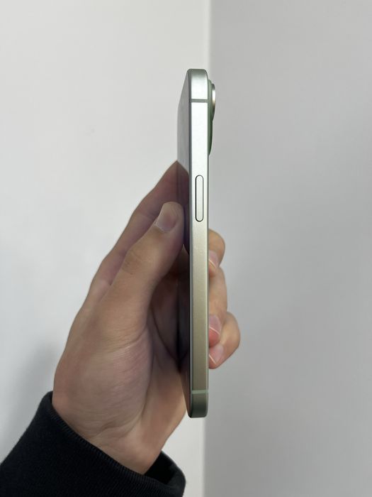 iPhone 15 128GB Green