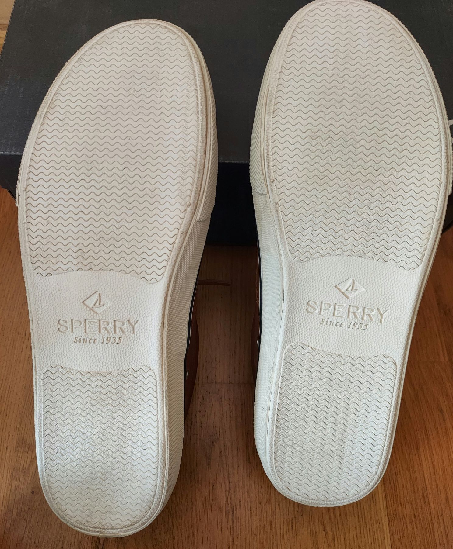 Продаю новые кожаные кеды Sperry