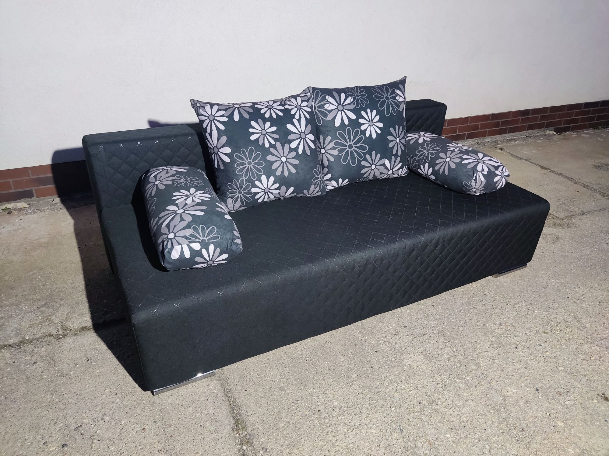 Sofa DOWÓZ GRATIS kanapa czarna łóżko wersalka rozkładana z poduszkami