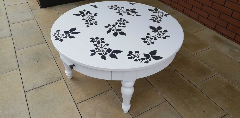 Stolik okrągły biały Ikea po renowacji z szufladą kawowy stół ława