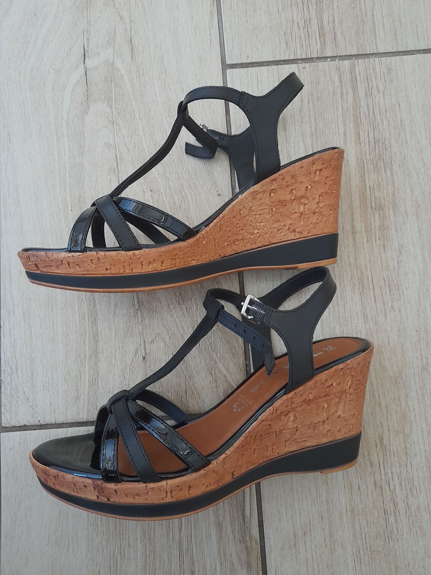 Sandałki na koturnie, espadryle Tamaris rozm.39