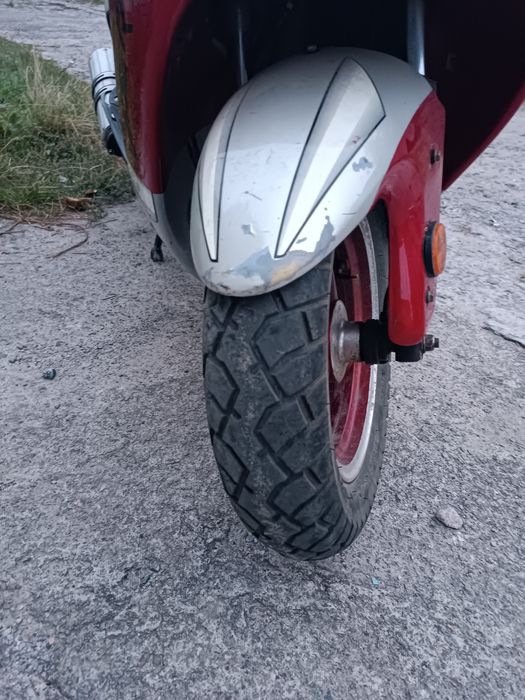 Продам скутер двух местный 2т