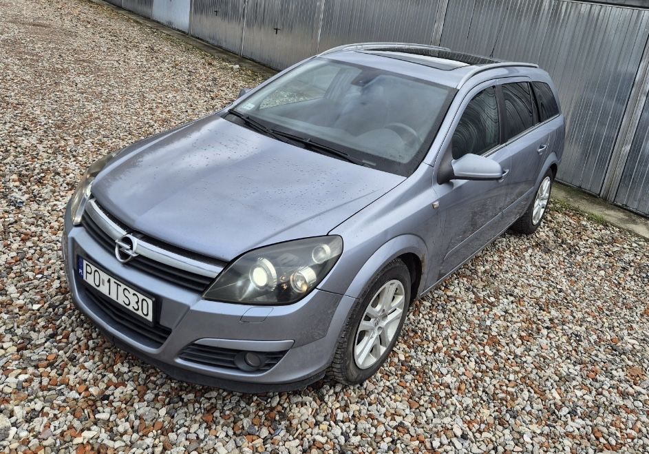 Opel Astra H z dachem panoramicznym