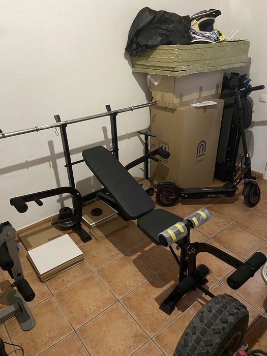 Banco de Musculação com Barra e Pesos – Como Novo