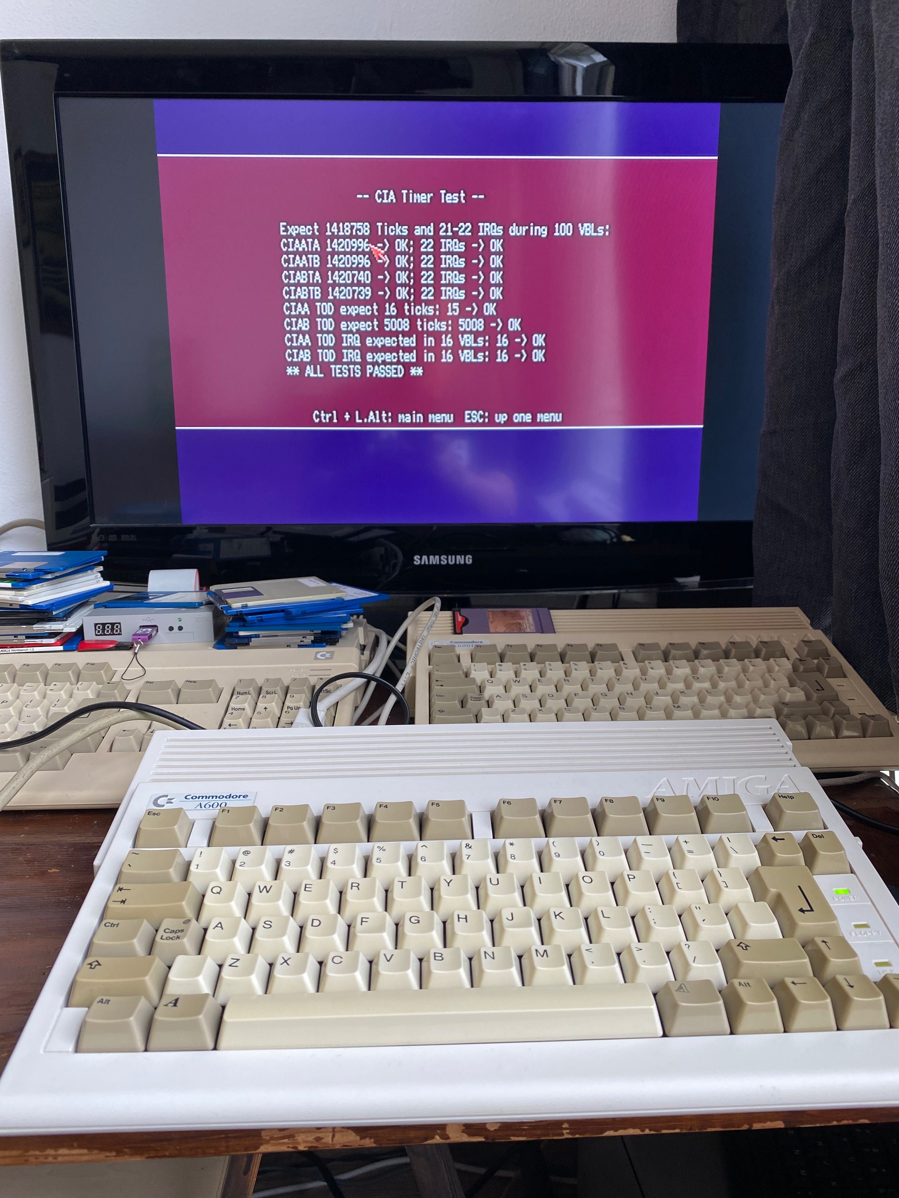 Amiga 600,karta CF,6 mb pamieci,kickstart 3.1.4,mysz,zasilacz,recap