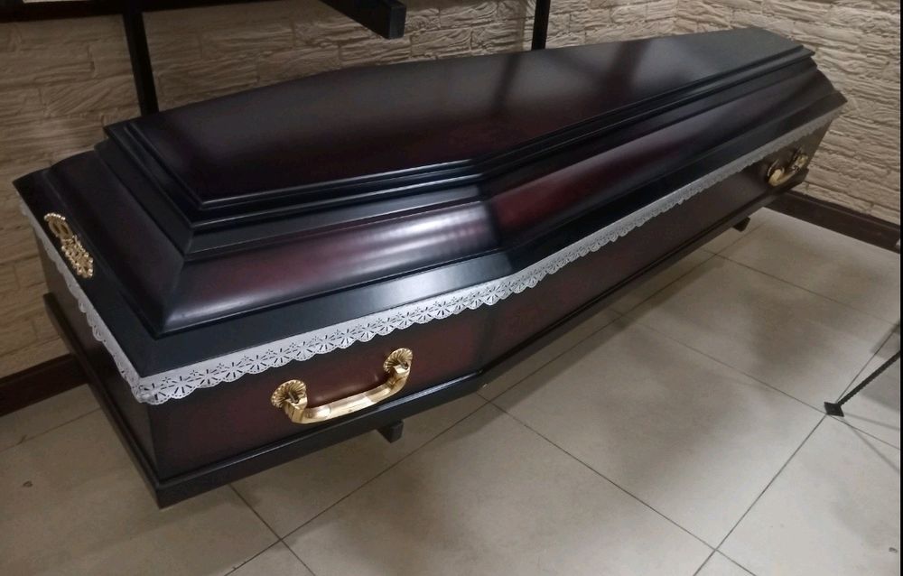 Лакові труни від виробника