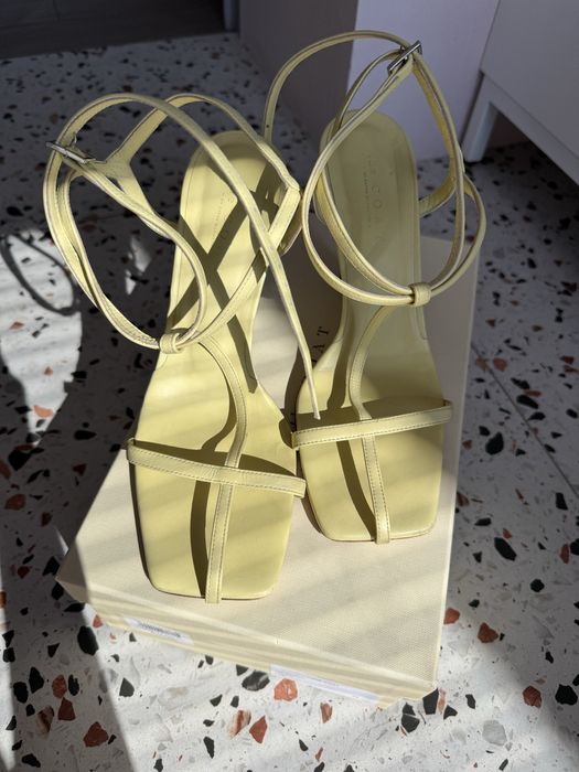 Босоніжки The coat 39 розмір