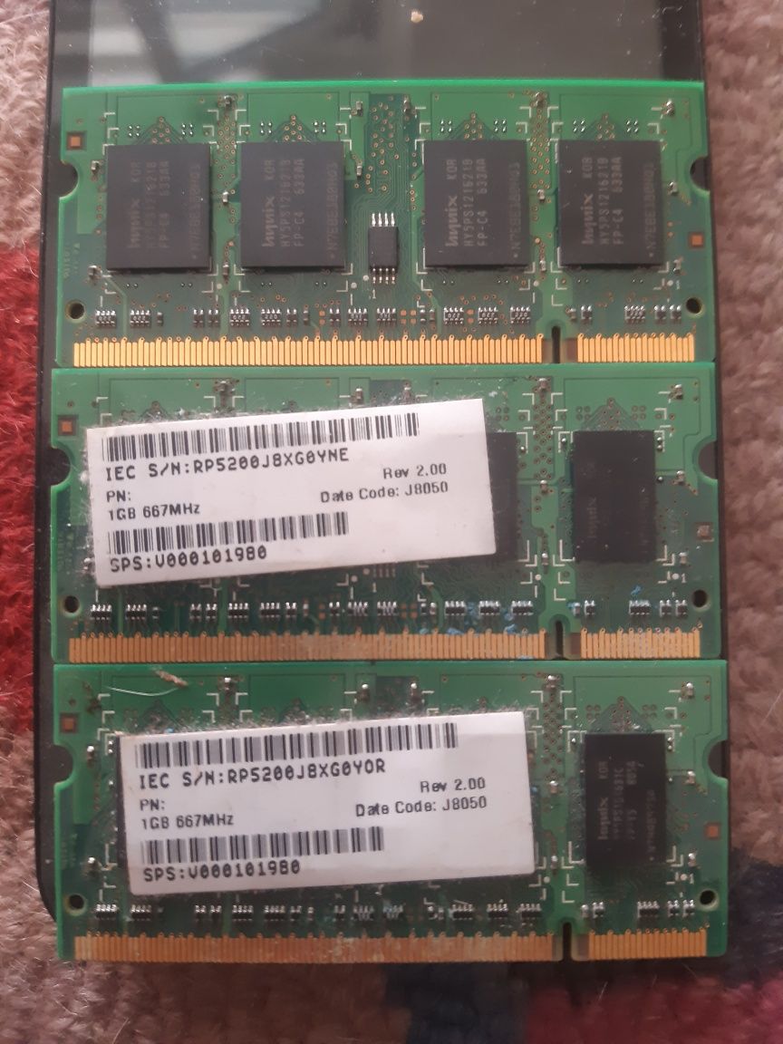 3 Memory RAM 1GB