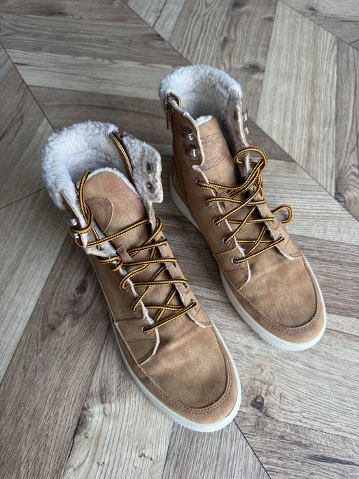 Зимові ботинки.