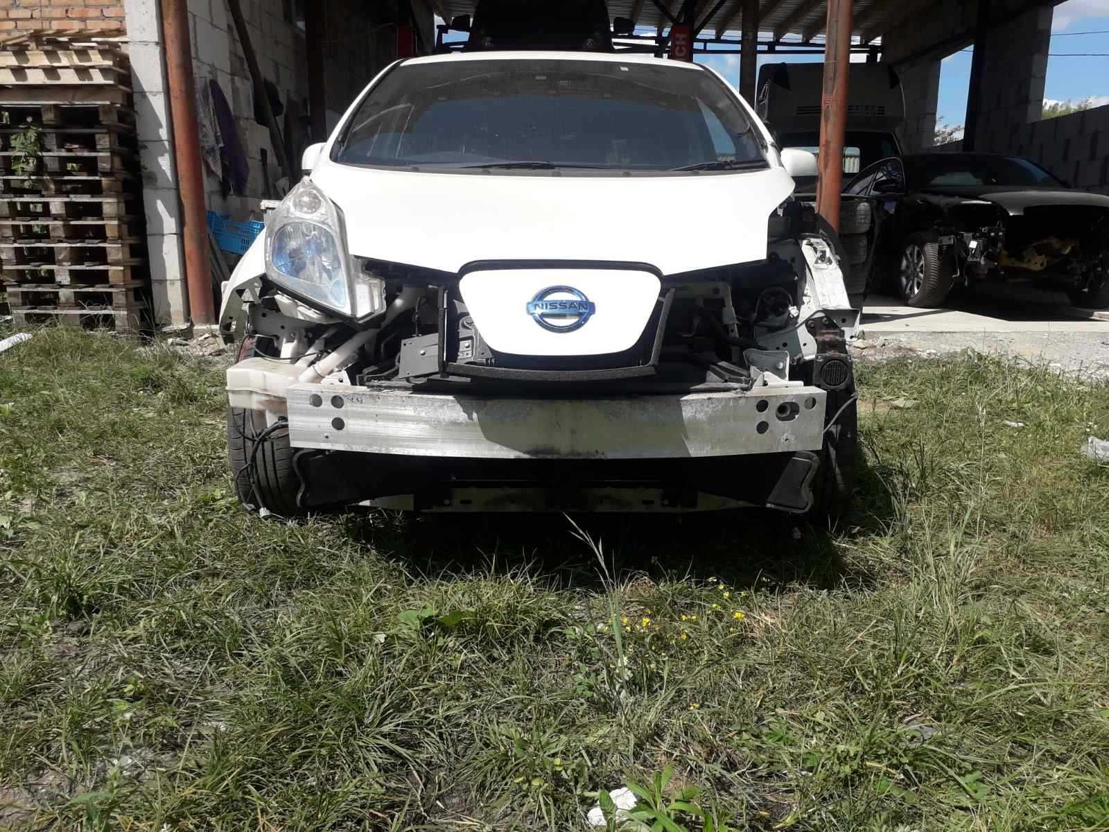 Капот Nissan Leaf