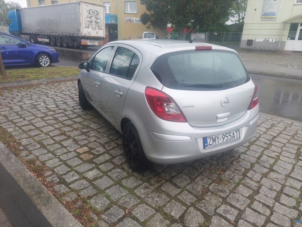 Opel corsa 1.2 benzyna 80 km przyjmę auto w rozliczeniu