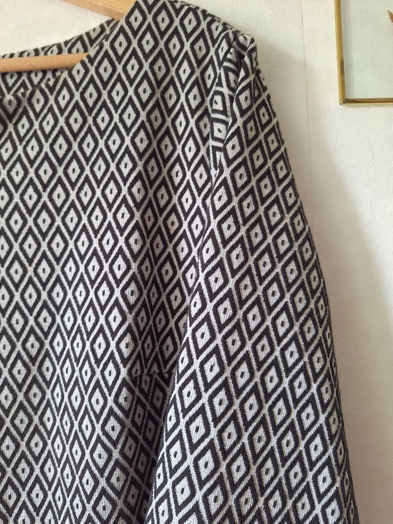 Sukienka Ewix M/L Szara czarne wzory geometryczne