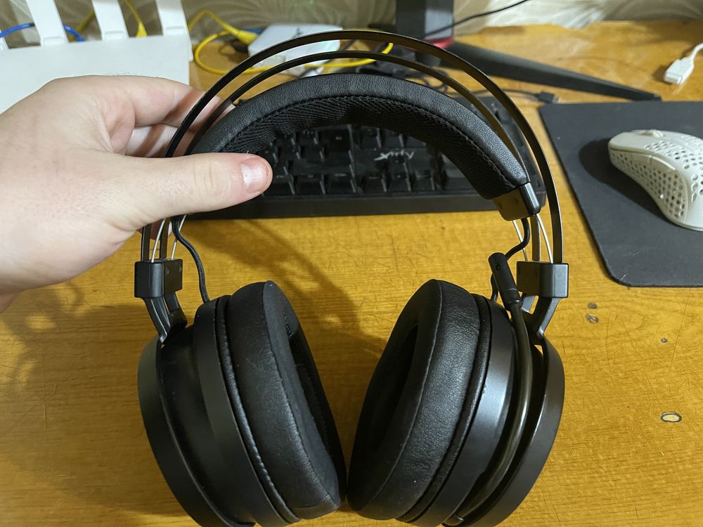 Razer nari essential