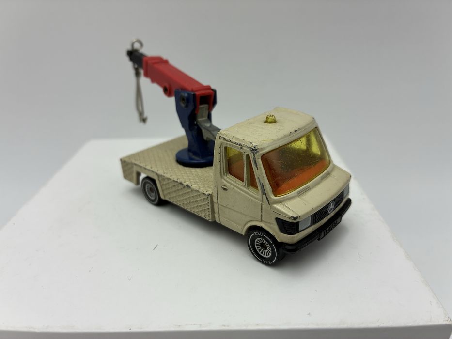 Siku nr. 1622 Mercedes 208 Holownik pomoc drogowa 2
