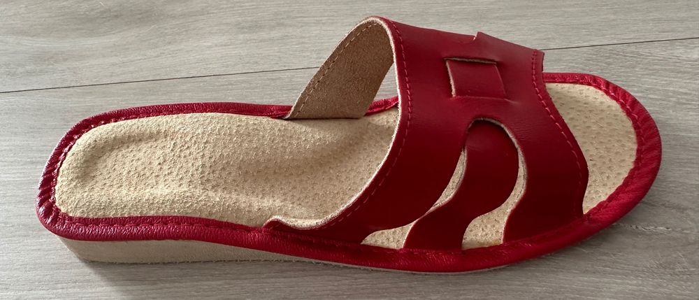 Nowe pantofle damskie, Polski produkt, kolor czerwony, rozmiar 38