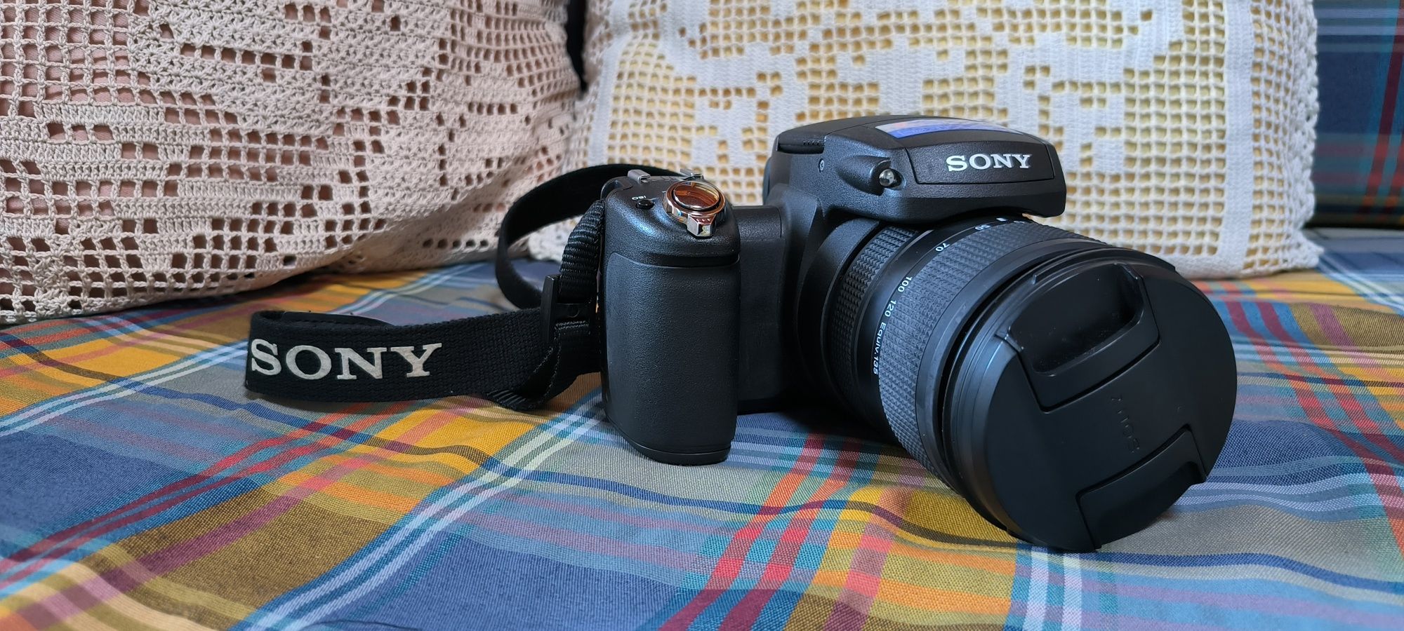 Sony Cybershot DSR-R1